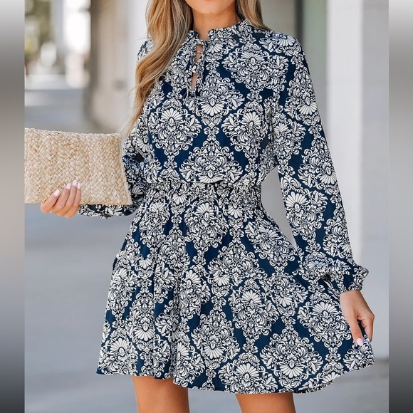 NWOT CUPSHE Ornate Print Long Sleeve V-Neck Smocked Waist Mini Dress Size Small - Picture 3 of 7